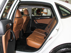 2014款1.6L 自动豪华型 后排空间