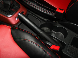 2015款1.5L 手动精英型 驻车制动器