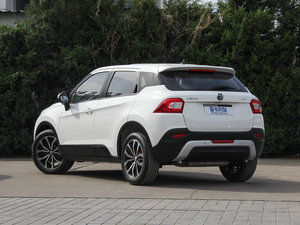 2015款1.5T 手动都市型 左后45度