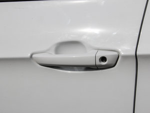 2015款1.5T 手动都市型 主驾门拉手