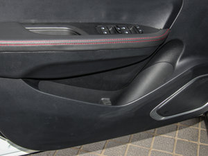 2015款1.5T 手动都市型 前门储物空间