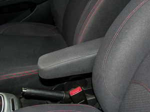 2015款1.5T 手动都市型 中央扶手箱