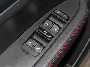 2015款1.5T 手动都市型 主驾车窗控制区	