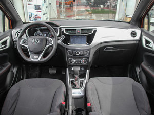 2015款1.5T 女排冠军版 内饰全景