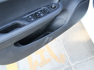 20171.5L Ԅ(dng)Ӣ ǰT(ch)g