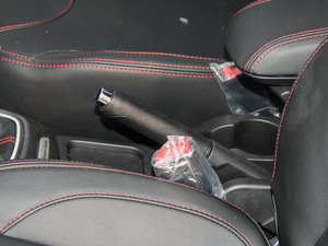 2016款1.5L 手动舒适型 驻车制动器