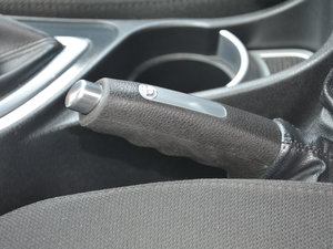 2016款1.5T 手动两驱运动型 驻车制动器