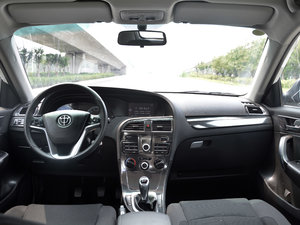 2016款1.5T 手动两驱运动型 内饰全景