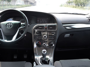 2016款1.5T 手动两驱运动型 中控台