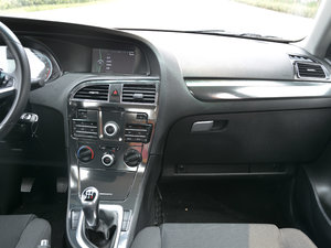 2016款1.5T 手动两驱运动型 中控区
