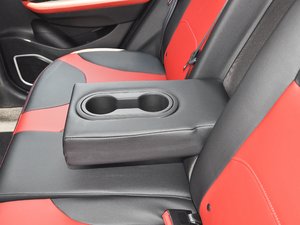2017款1.5L 自动智能型 后排中央扶手