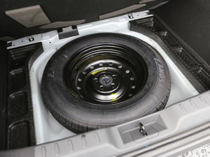 2017款1.5L 自动精英型 备胎