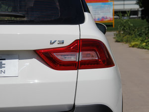 2017款1.5L 手动精英型 尾灯