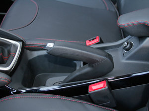 2017款1.5L 手动精英型 驻车制动器