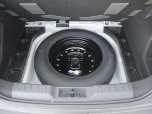 2017款1.5L 手动精英型 备胎