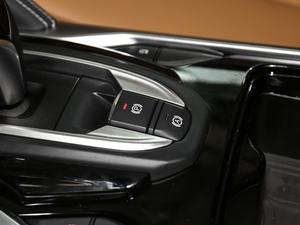 2018280T ԄӺA 5 V v܇Ƅ