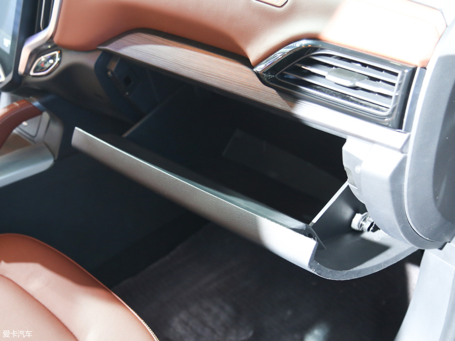 2018�����AV6 1.5T �ԄӼo����