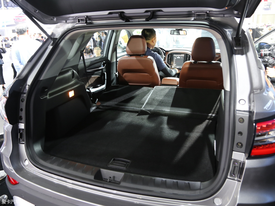 2018�����AV6 1.5T �ԄӼo����