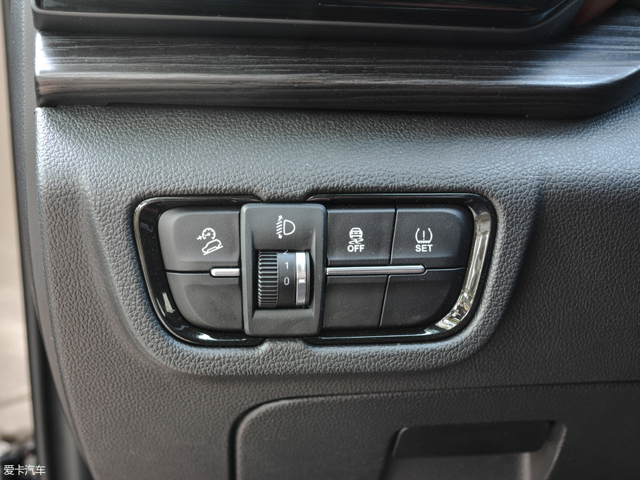 2018�����AV6 1.5T �քӾ�Ӣ��