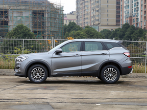 2018款1.5T 手动豪华型 正侧（左）