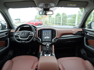 2018款1.5T 手动豪华型 内饰全景