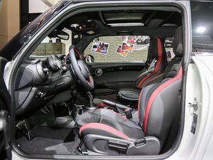 20182.0T JOHN COOPER WORKS ǰſg