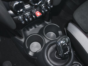 2023款2.0T JOHN COOPER WORKS Pat Moss纪念版 前排杯架