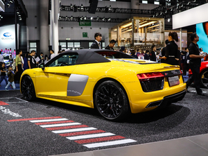2019款Spyder 左后45度