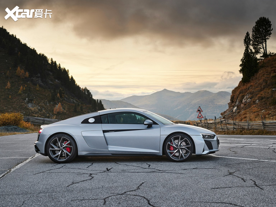 2021WR8 V10 Coupe RWD