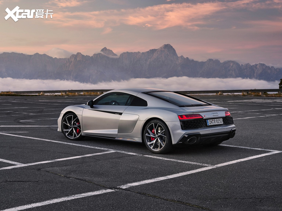 2021WR8 V10 Coupe RWD