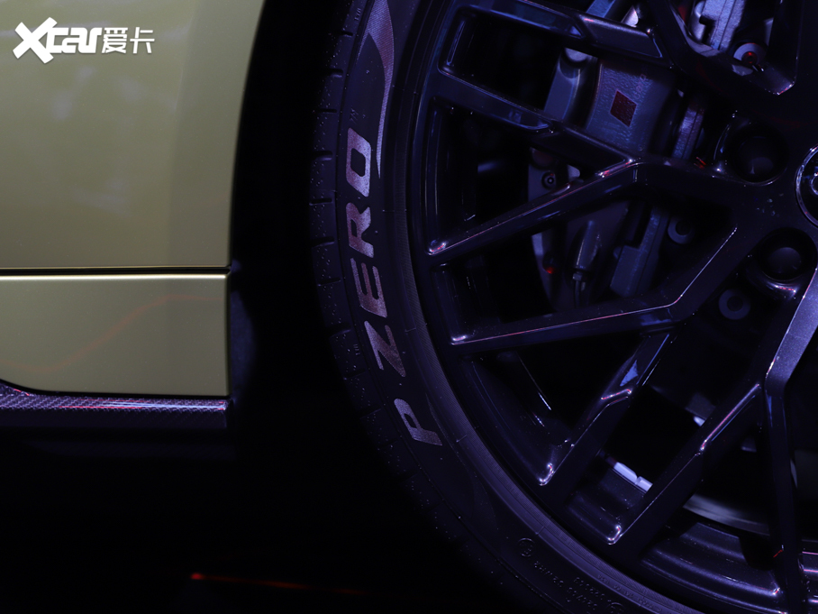 2021WR8 V10 Coupe Performance