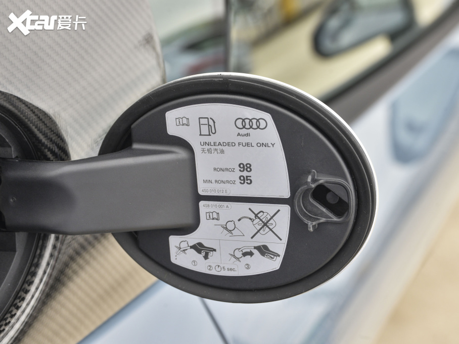 2021WR8 V10 Coupe Performance