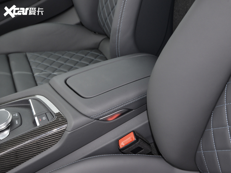 2021WR8 V10 Coupe Performance