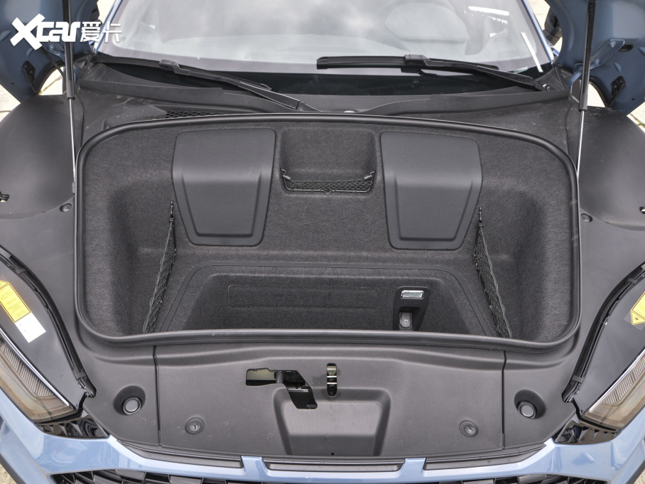 2021WR8 V10 Coupe Performance