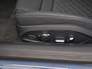 2021V10 Coupe Performance {{