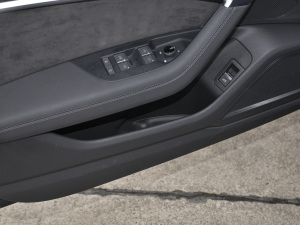 2021RS 6 4.0T Avant  ǰTg