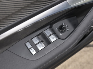 2021RS 6 4.0T Avant  {܇ƅ^	