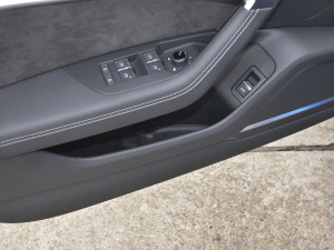 2021RS 6 4.0T Avant  ǰTg