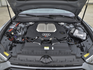 2021款RS 6 4.0T Avant  发动机