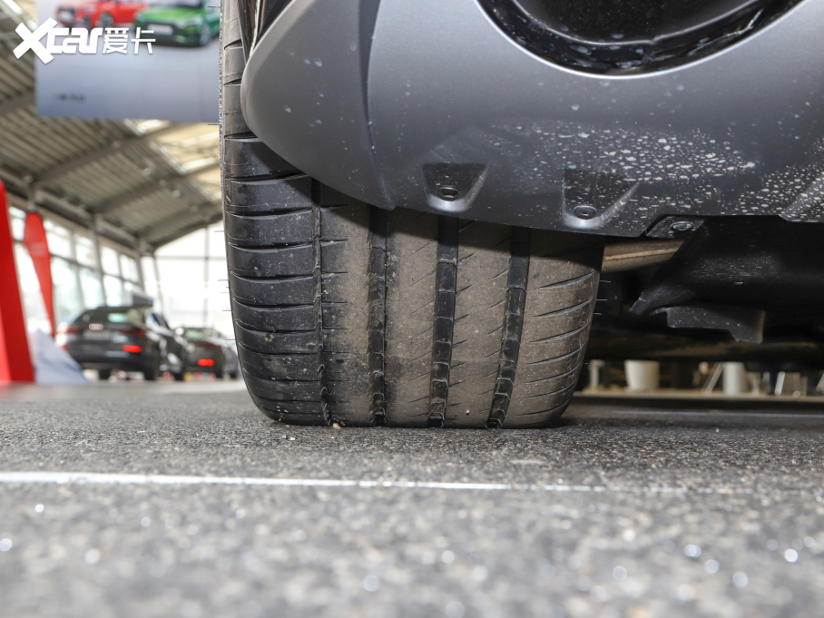 2022WR8 V10 Coupe performance