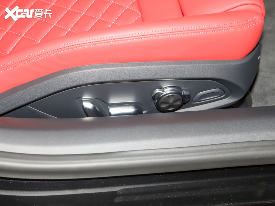 2022?yun)WR8 V10 Coupe performance