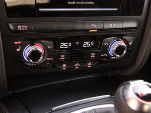 2013Cabriolet 4.2 FSI quattro {{