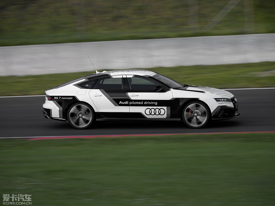2015µRS 7 Sportback Piloted Driving 