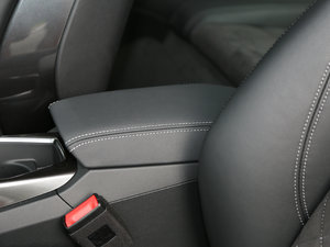 2017款Coupe 中央扶手箱