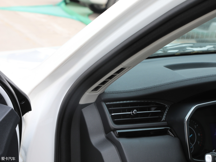 2019I EcoBoost 145 CVTI V