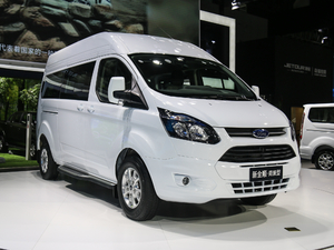 2019款2.0T 中轴中顶柴油 9座 国VI 整体外观