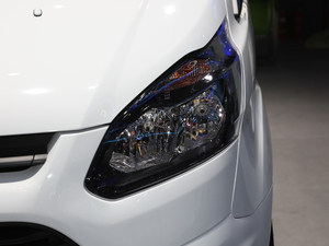 2020款2.0T 自动多功能商用车中轴低顶双开尾门 汽油 国VI 大灯
