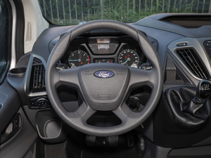 2020款2.0T 多功能商用车中轴低顶双开尾门 柴油 国V 方向盘