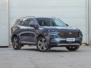 2022款EcoBoost 170 尊领型PLUS 右前45度