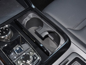 2022款EcoBoost 170 铂领型 前排杯架